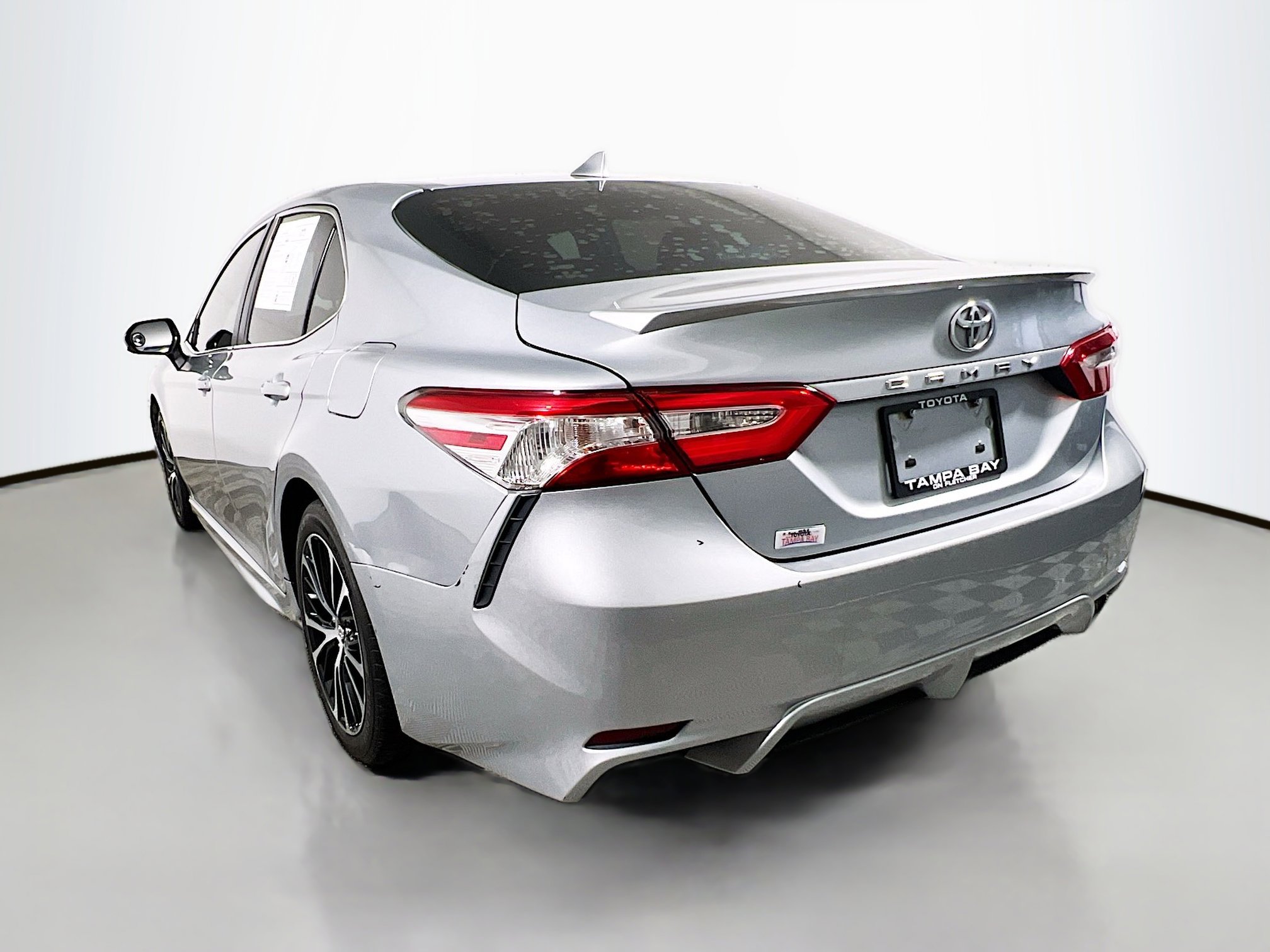 Used 2020 Toyota Camry SE image 8