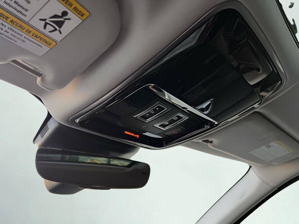 Used 2018 Land Rover Range Rover Velar S image 41