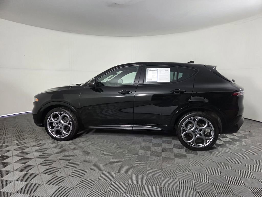 Used 2025 Alfa Romeo Tonale w/ Premium Package AWD/4WD image 8