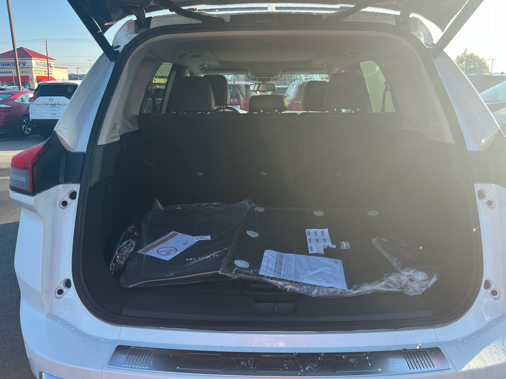 New 2026 Nissan Rogue Platinum image 9