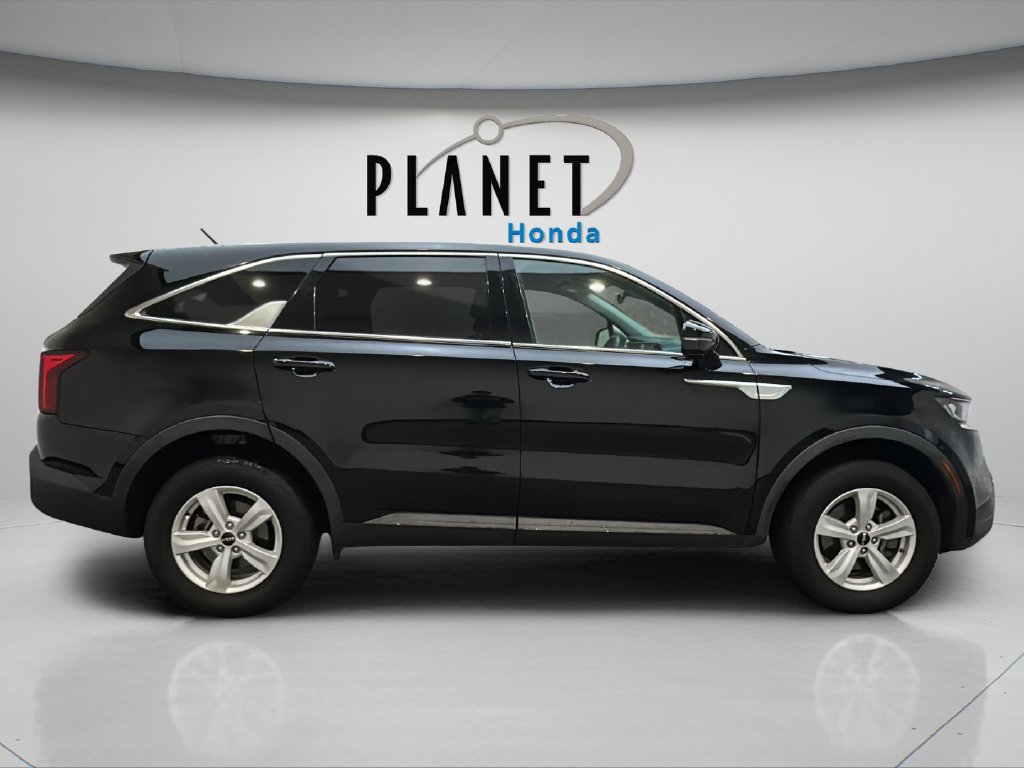 Used 2022 Kia Sorento LX AWD/4WD image 11