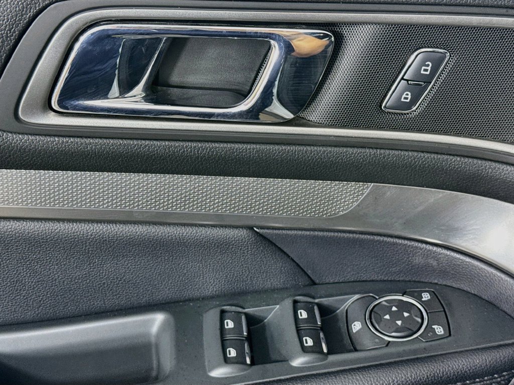 Used 2019 Ford Explorer XLT w/ Equipment Group 201A FWD image 21