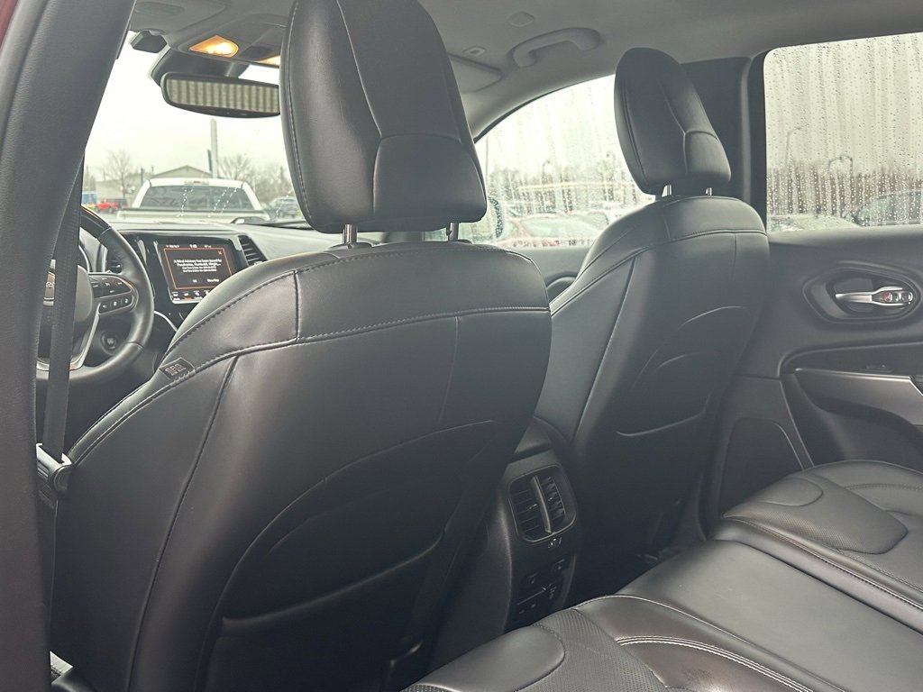 Used 2019 Jeep Cherokee Overland w/ Technology Group image 11