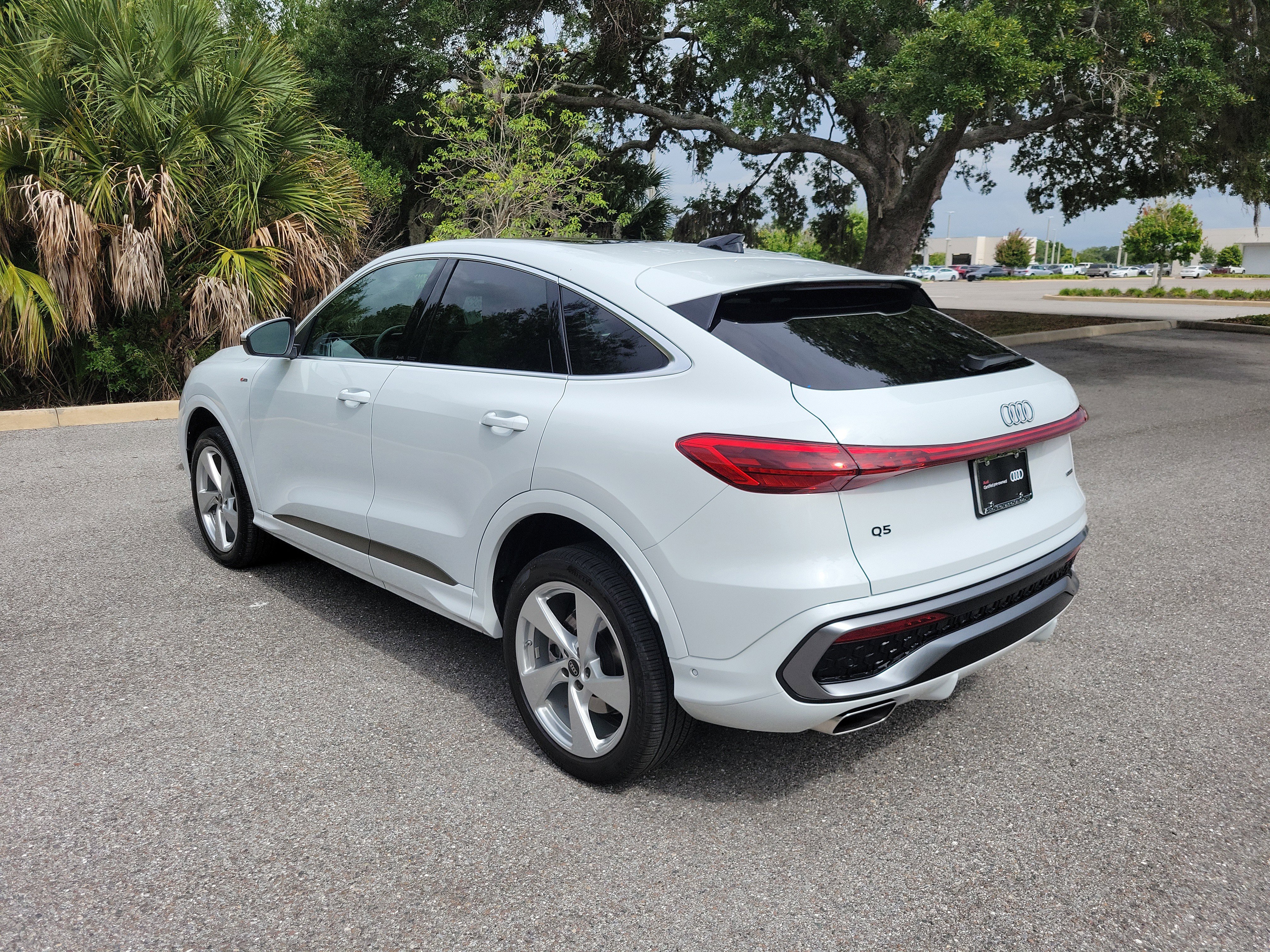 Used 2025 Audi Q5 Premium Plus w/ Premium Plus AWD/4WD image 7