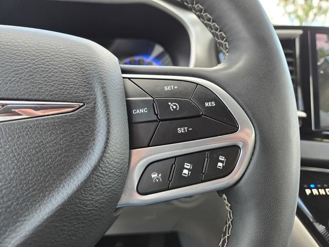 Used 2024 Chrysler Pacifica Touring-L FWD image 24