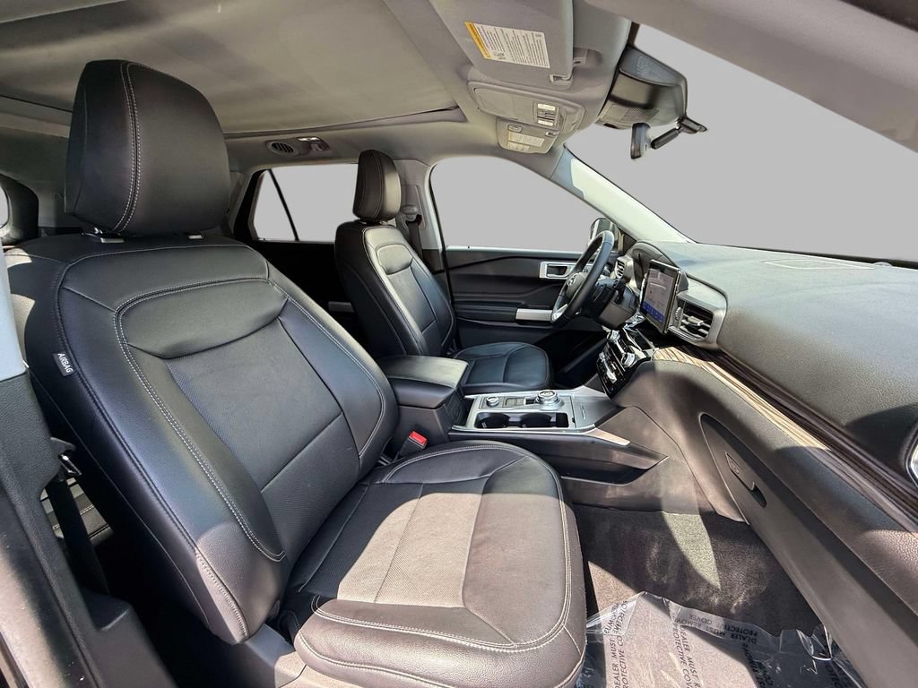 Used 2021 Ford Explorer Limited w/ Equipment Group 301A AWD/4WD image 14
