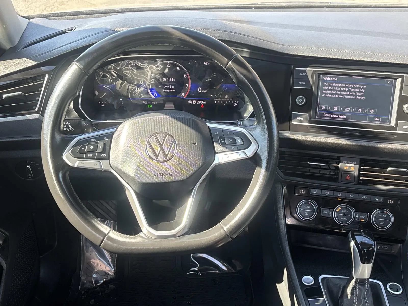 Used 2024 Volkswagen Jetta SE w/ Panoramic Sunroof Package image 12