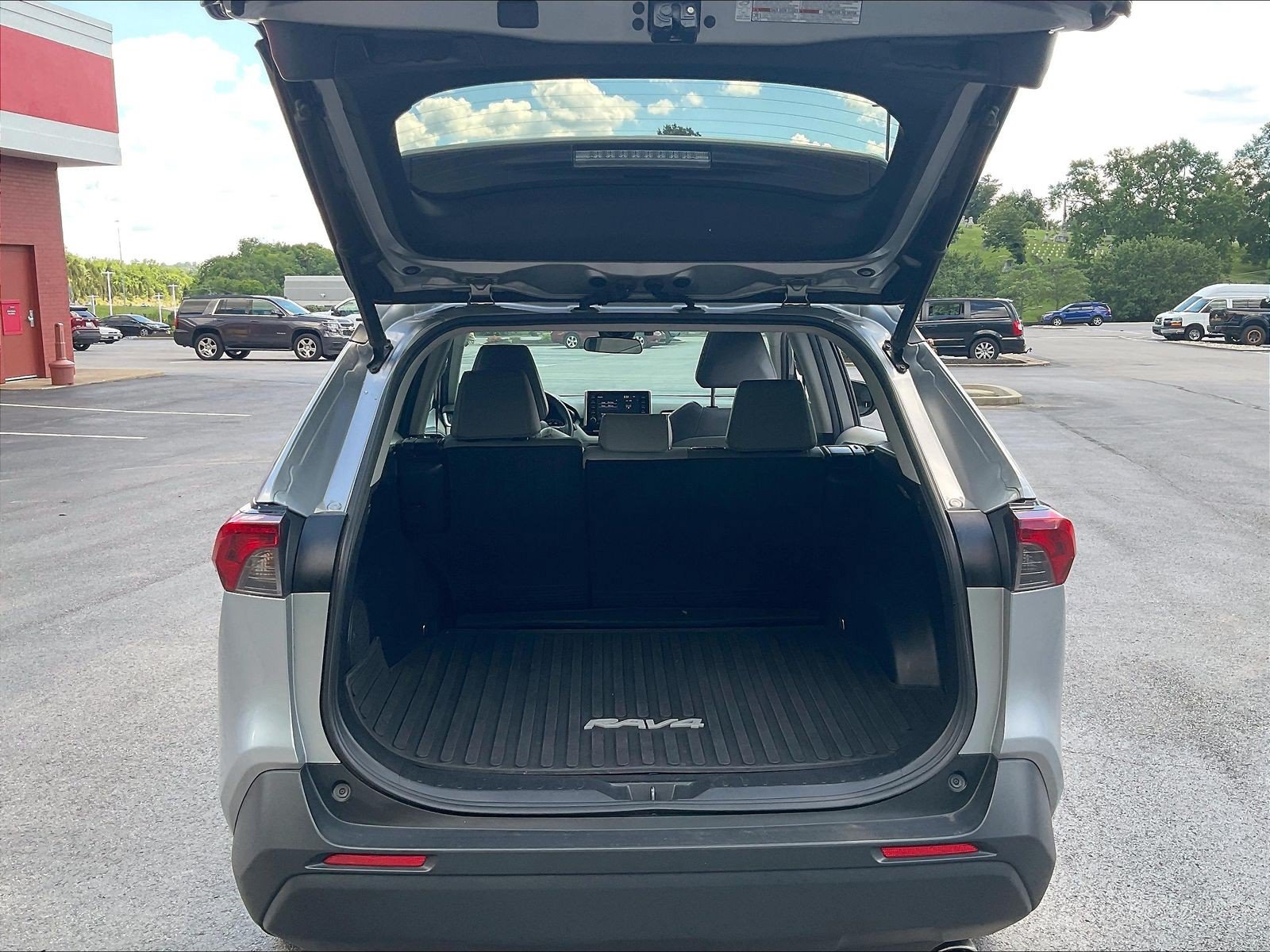 Used 2019 Toyota RAV4 XLE Premium w/ Cold Weather Package AWD/4WD image 33
