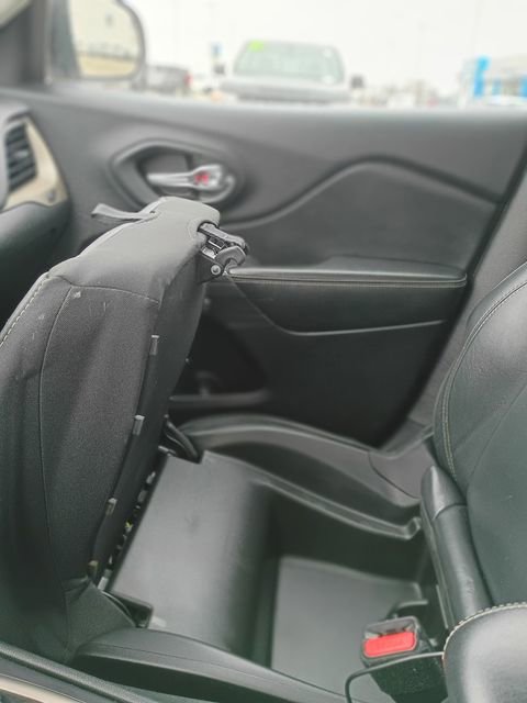 Used 2015 Jeep Cherokee Limited image 13