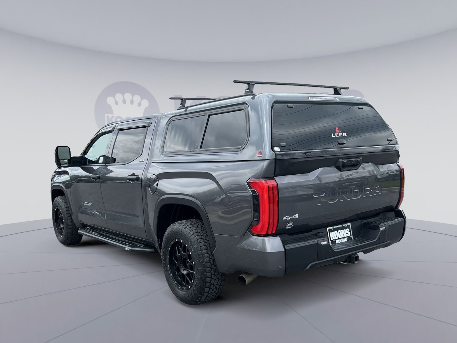 Used 2022 Toyota Tundra SR5 w/ SR5 Convenience Package AWD/4WD image 4