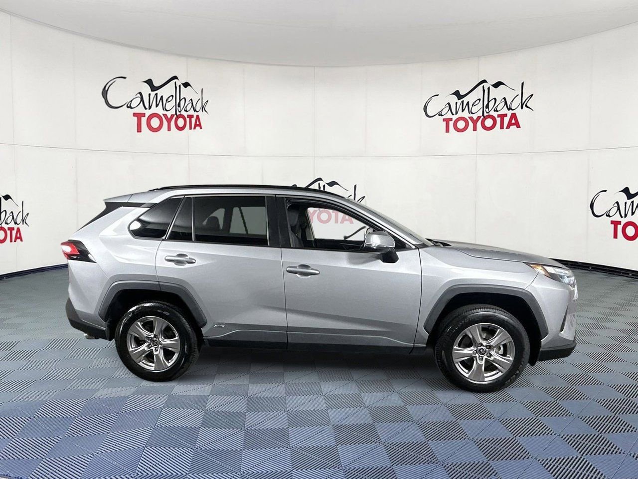 Used 2022 Toyota RAV4 XLE w/ Convenience Package image 8