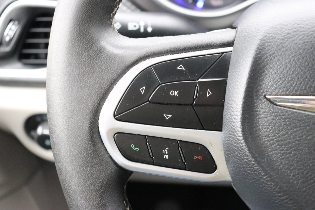 Used 2024 Chrysler Pacifica Limited image 35