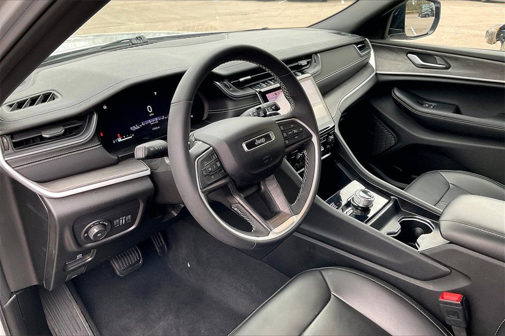 Used 2024 Jeep Grand Cherokee L Limited image 13