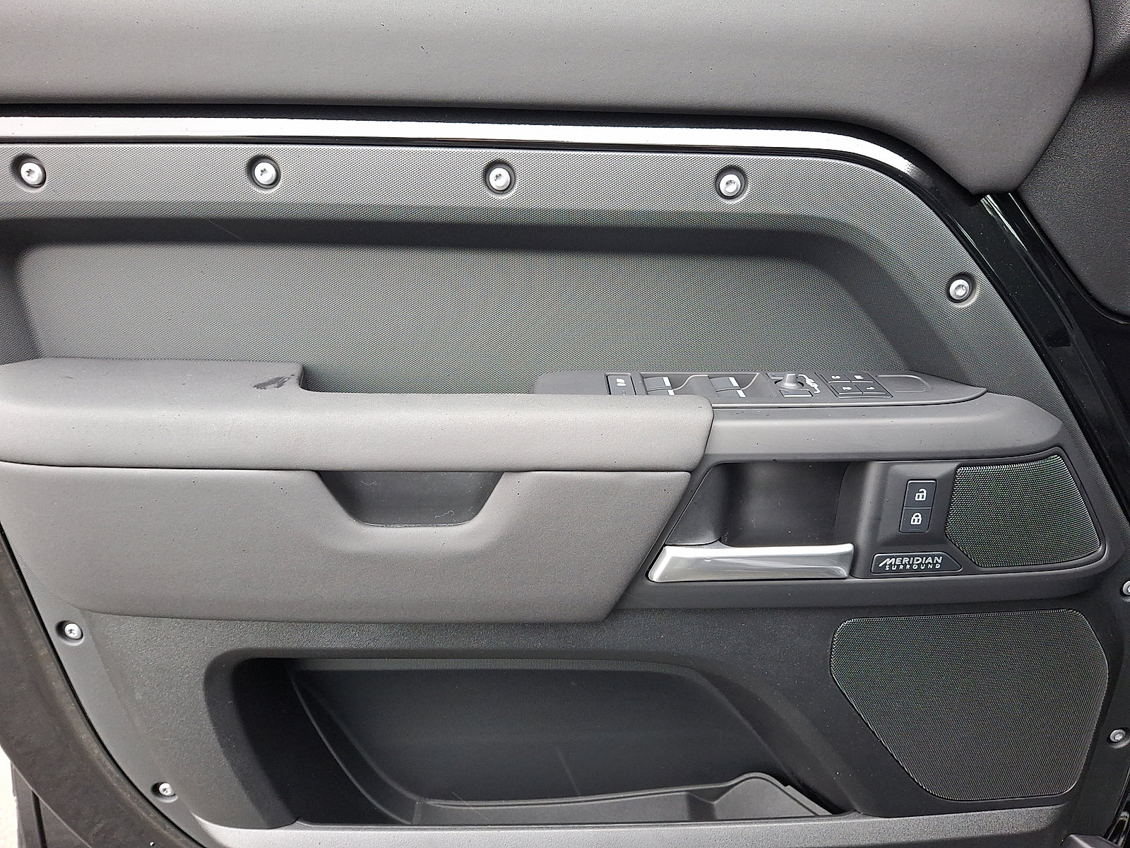 New 2026 Land Rover Defender 110 X-Dynamic SE image 4