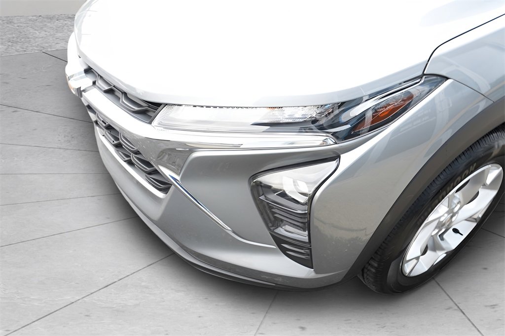 Used 2025 Chevrolet Trax LS w/ LS Convenience Package image 11