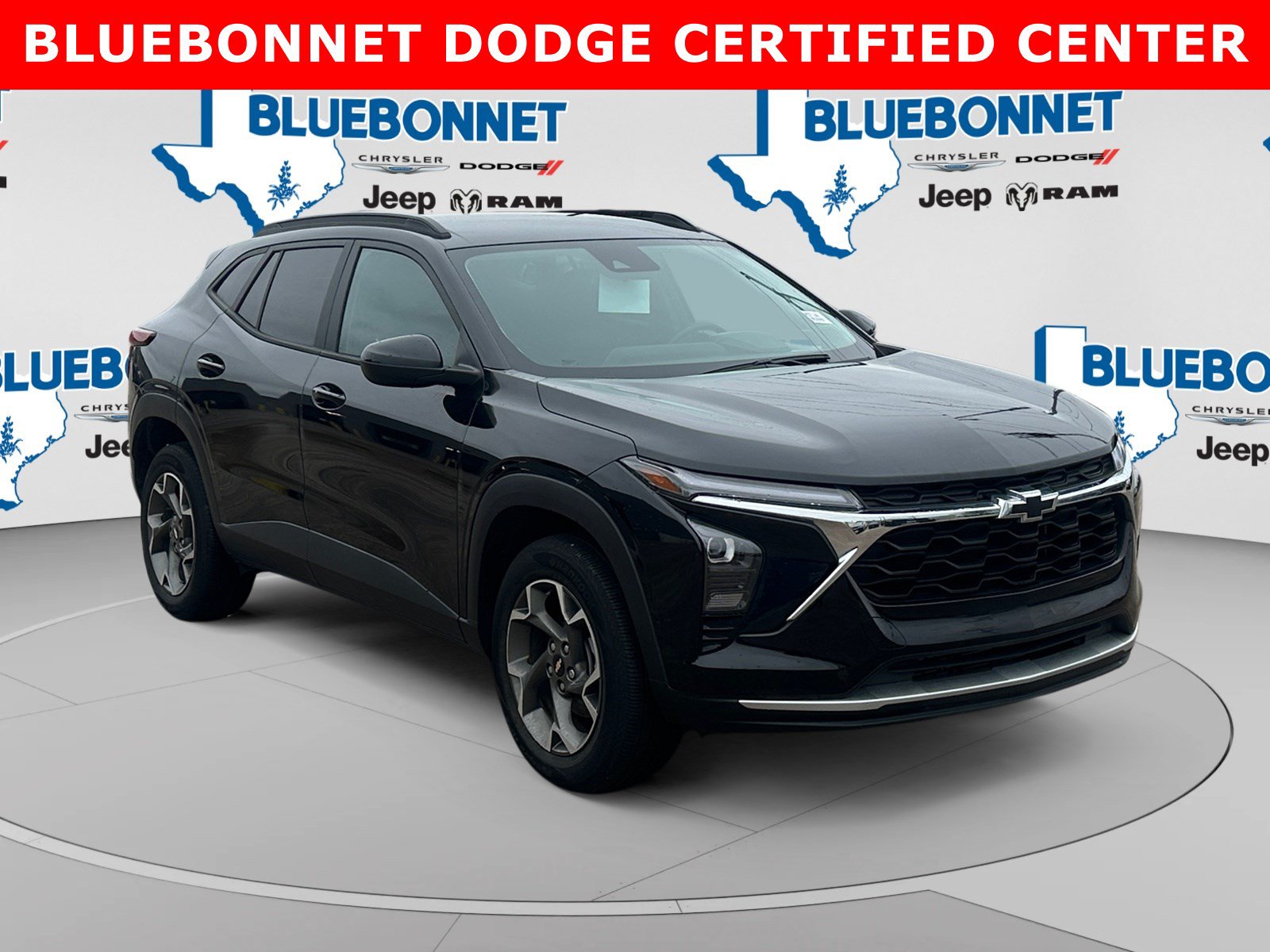 Used 2025 Chevrolet Trax LT w/ Driver Confidence Package FWD image 3