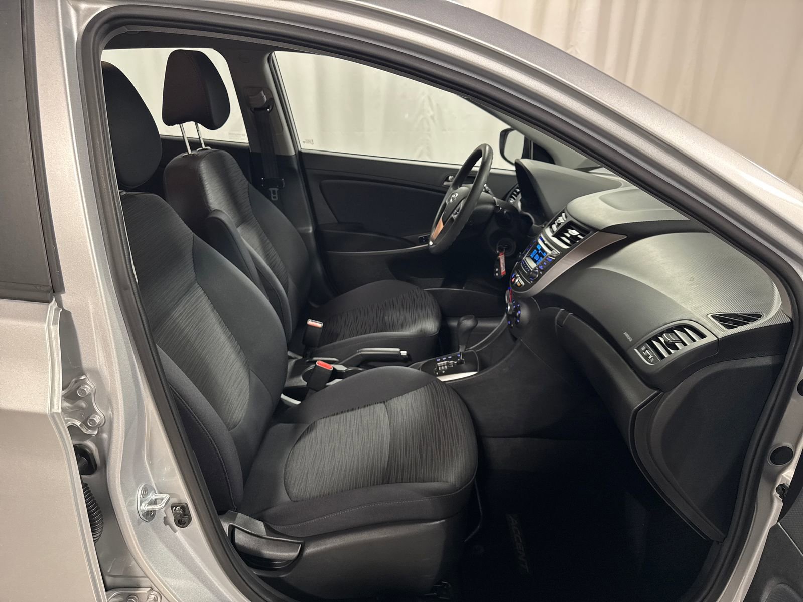 Used 2017 Hyundai Accent SE FWD image 32