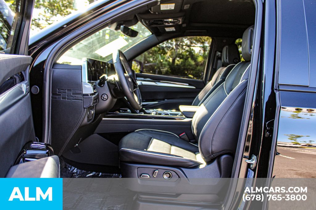Used 2026 Cadillac Escalade ESV Sport AWD/4WD image 17