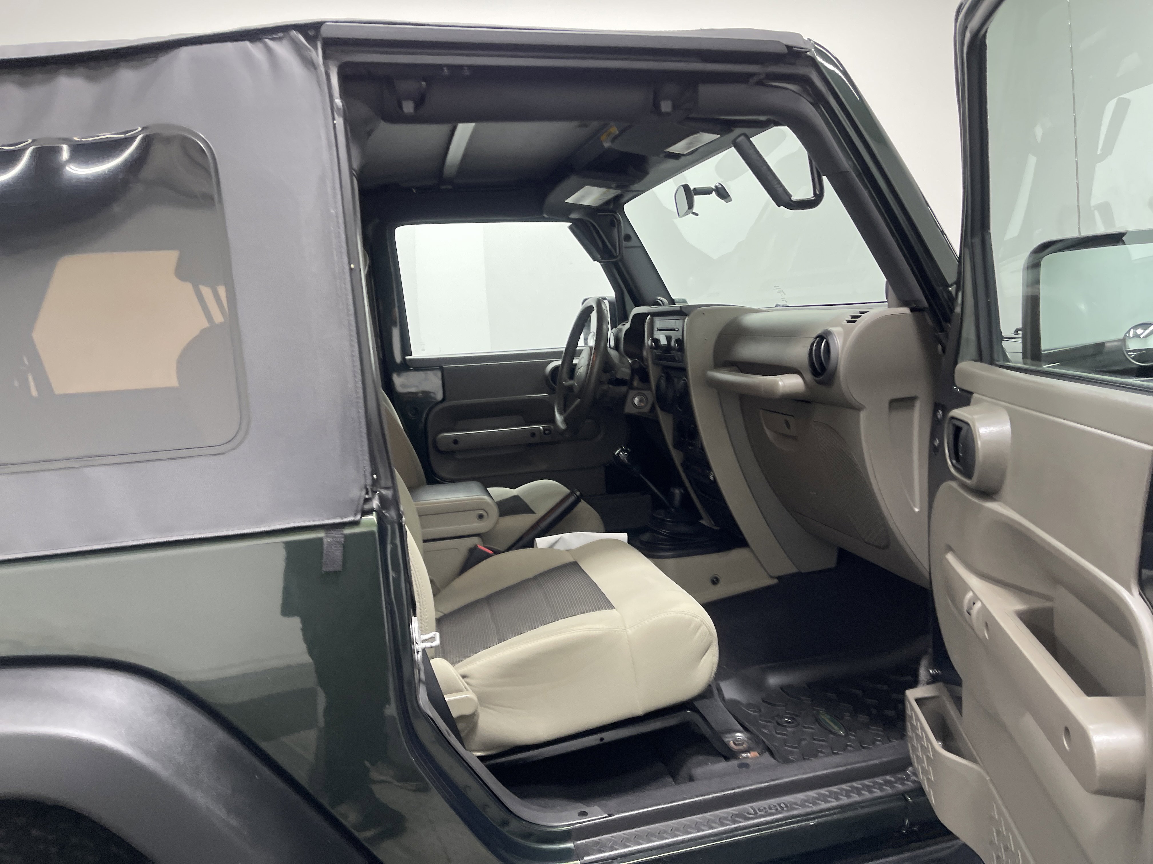 Used 2010 Jeep Wrangler Rubicon w/ PWR Convenience Group AWD/4WD image 17