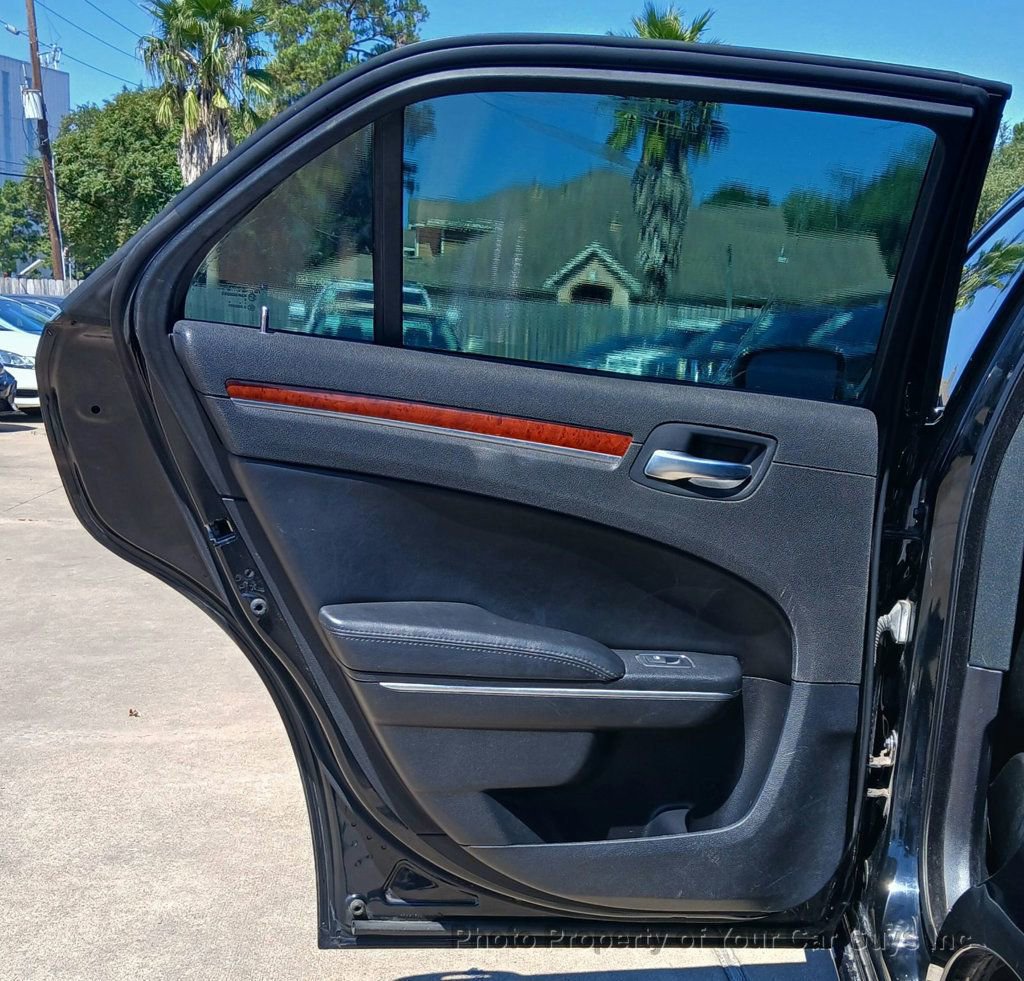 Used 2013 Chrysler 300 image 18