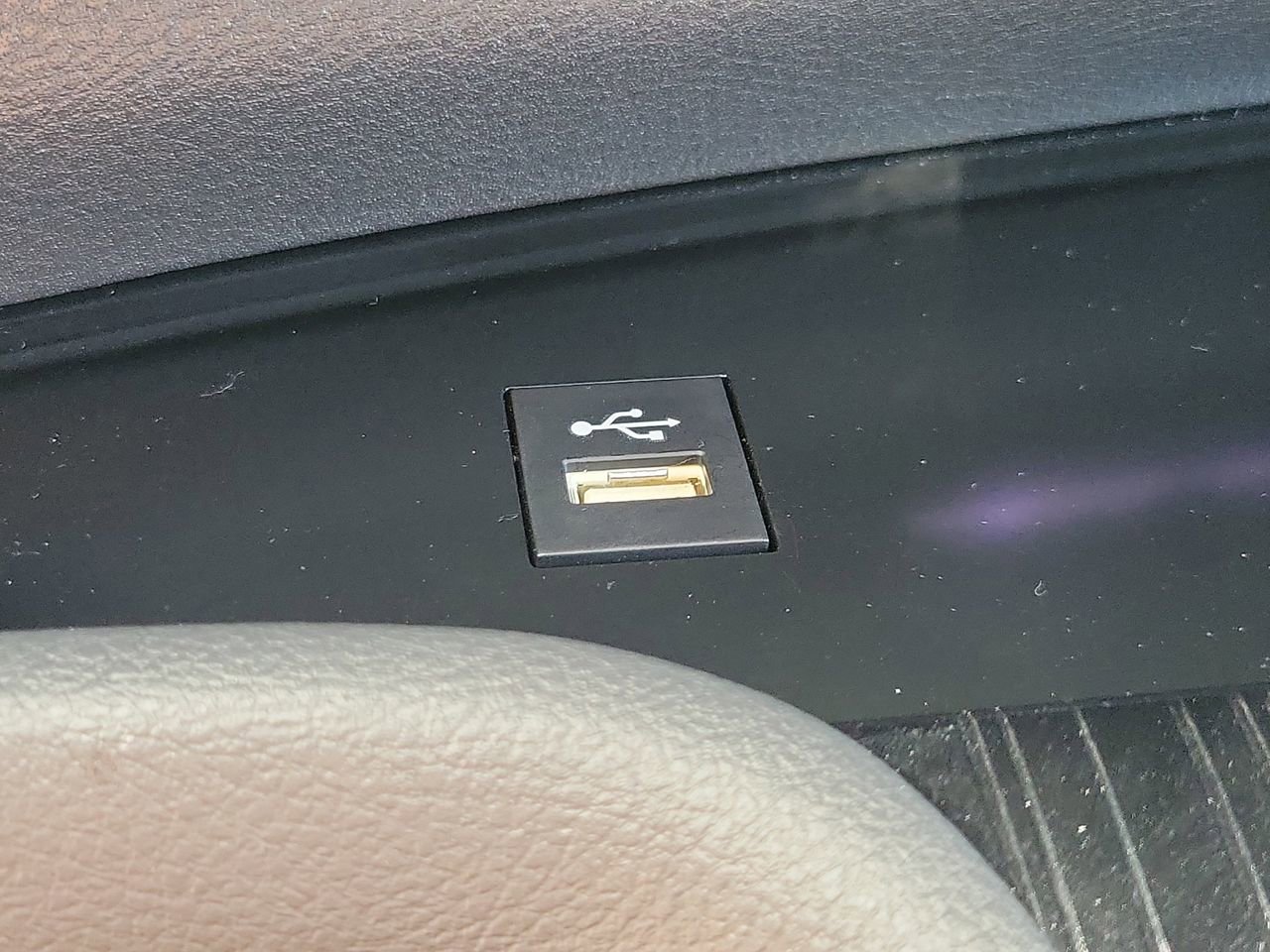 Used 2025 Toyota Sienna XSE w/ XSE Plus Package image 32