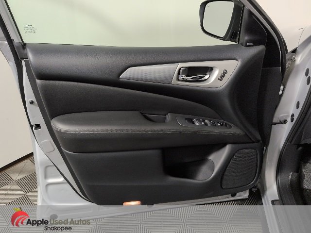 Used 2019 Nissan Pathfinder SL image 13