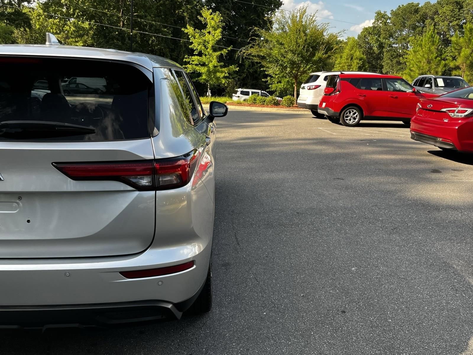 Used 2022 Mitsubishi Outlander ES FWD image 14