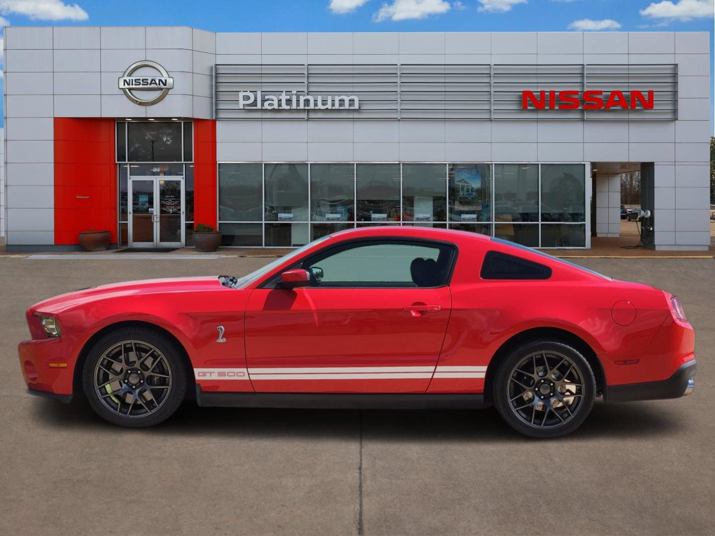 Used 2010 Ford Mustang Shelby GT500 RWD image 3