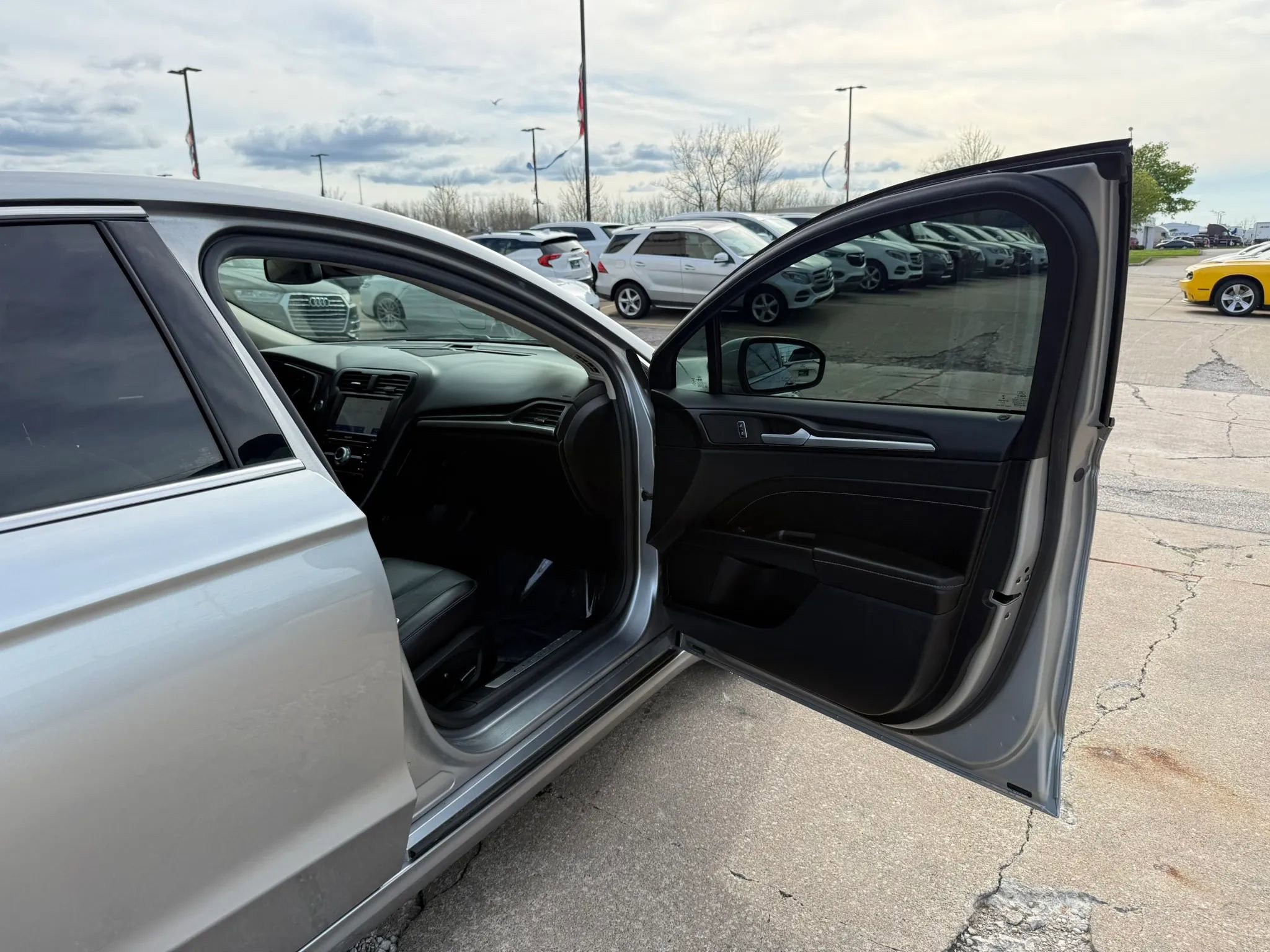 Used 2020 Ford Fusion Energi Titanium FWD image 23