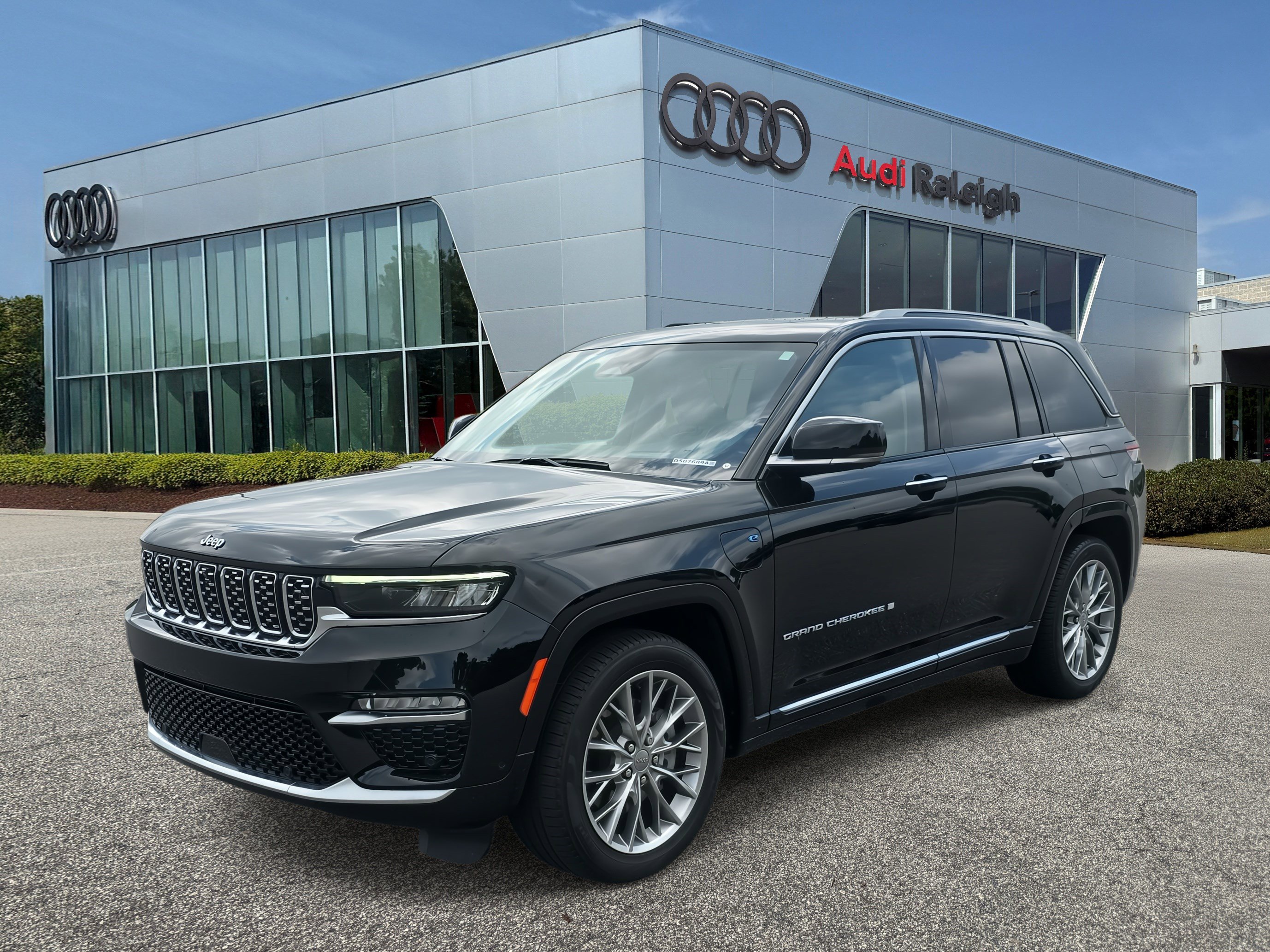 Used 2022 Jeep Grand Cherokee Summit w/ Advanced Protech Group IV