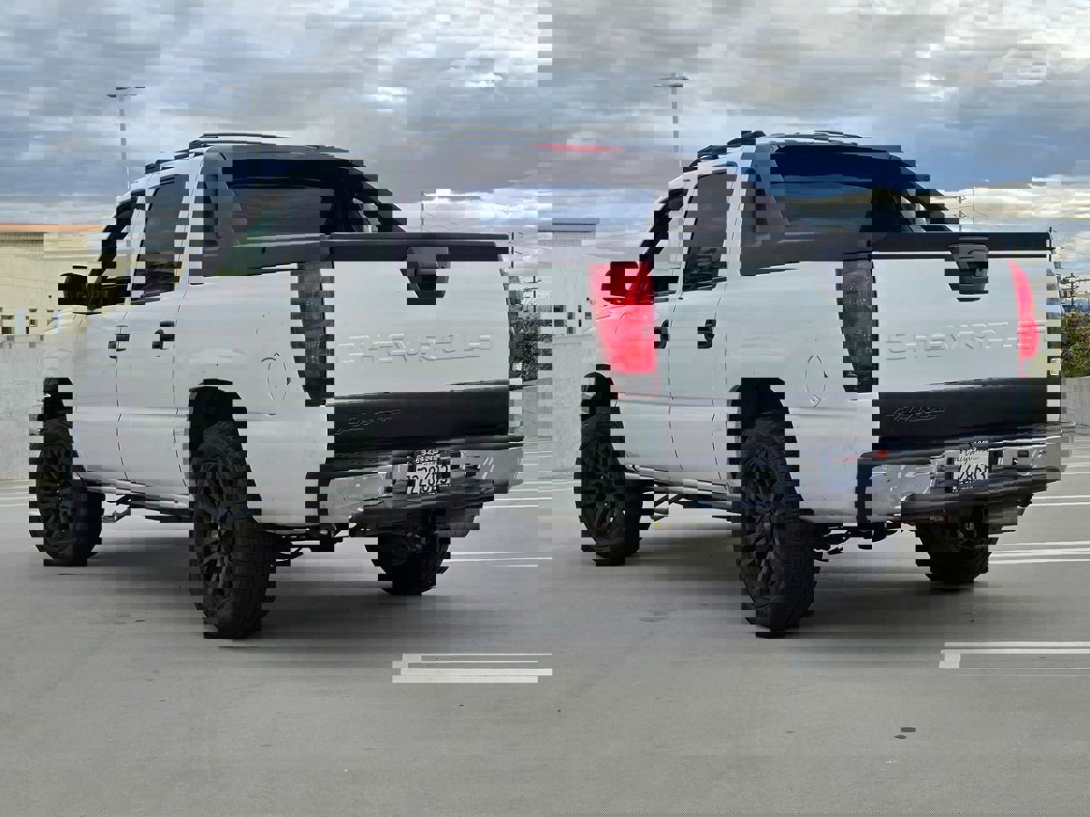 Used 2004 Chevrolet Avalanche Z66 w/ Preferred Equipment Group image 4