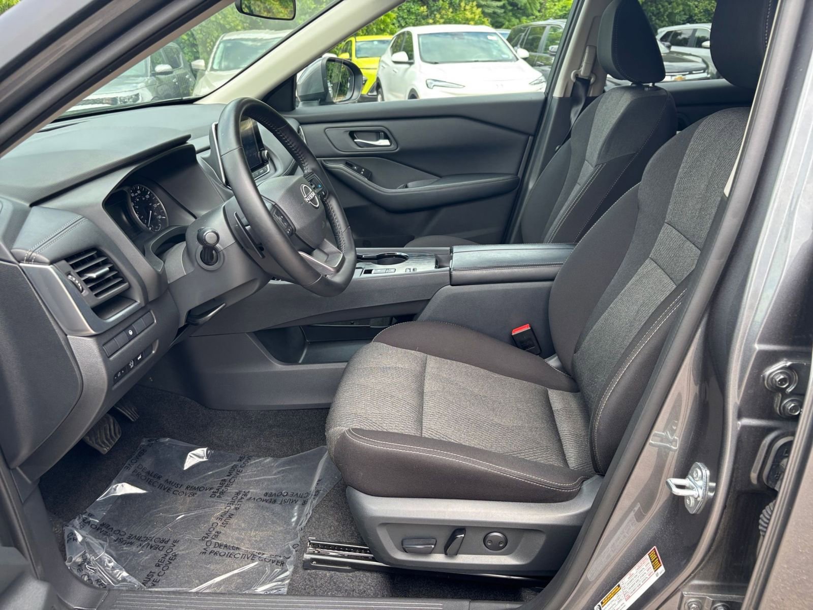 Used 2025 Nissan Rogue SV FWD image 28