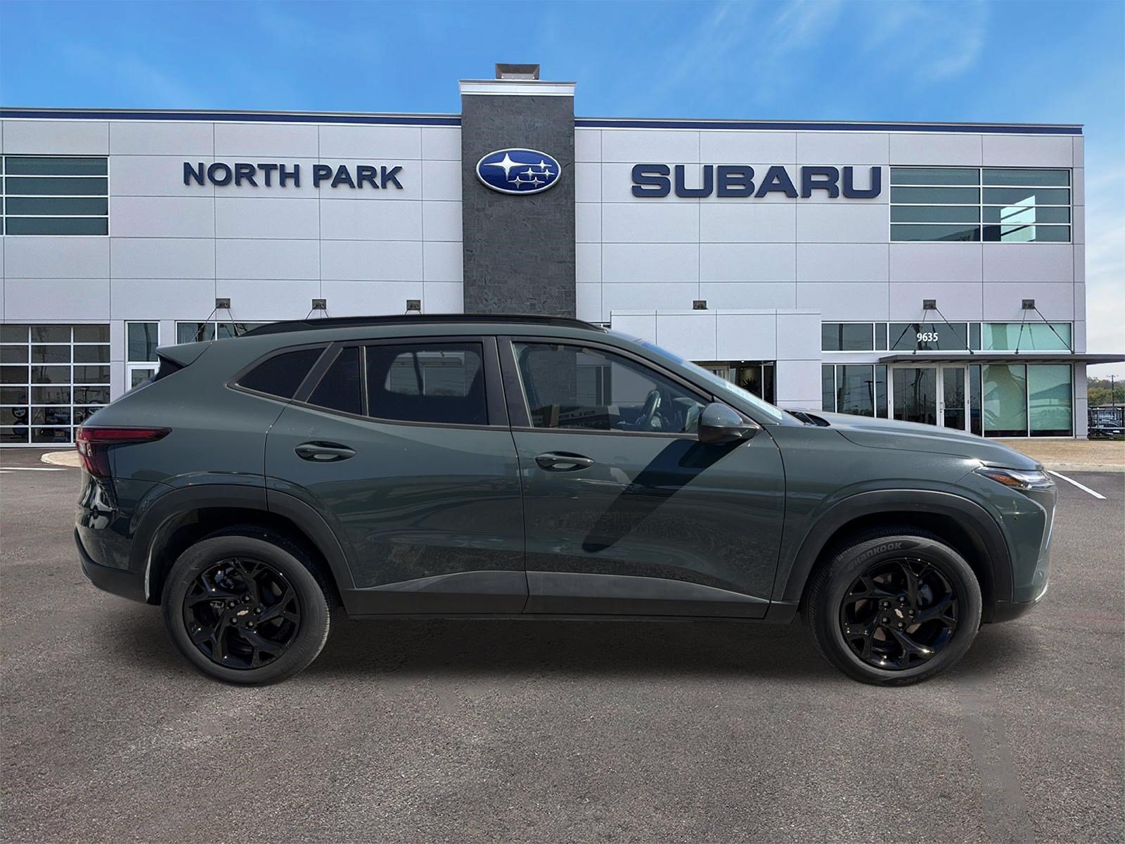 Used 2025 Chevrolet Trax LT w/ Driver Confidence Package FWD image 2