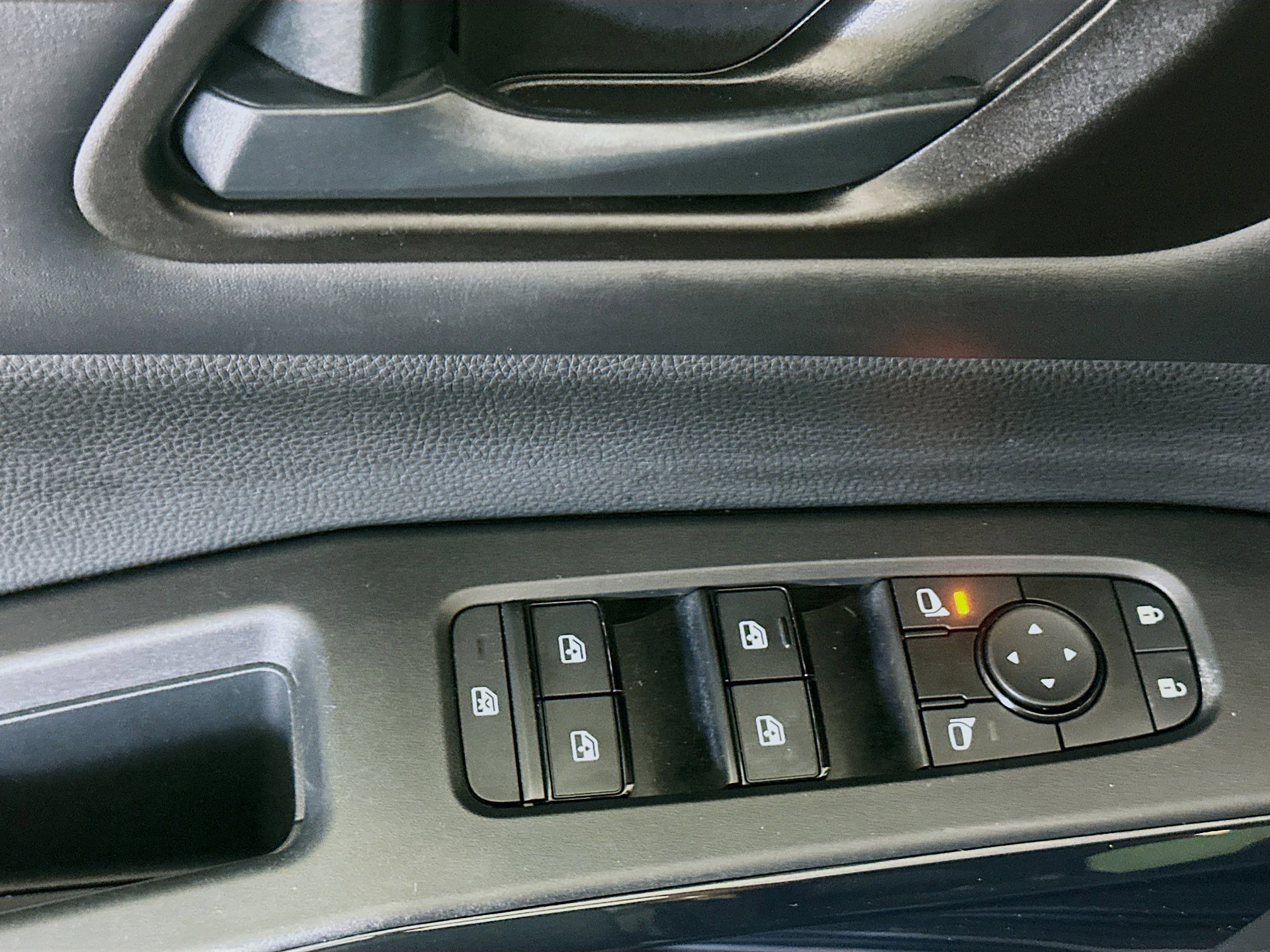 Used 2023 Nissan Pathfinder SV AWD/4WD image 15