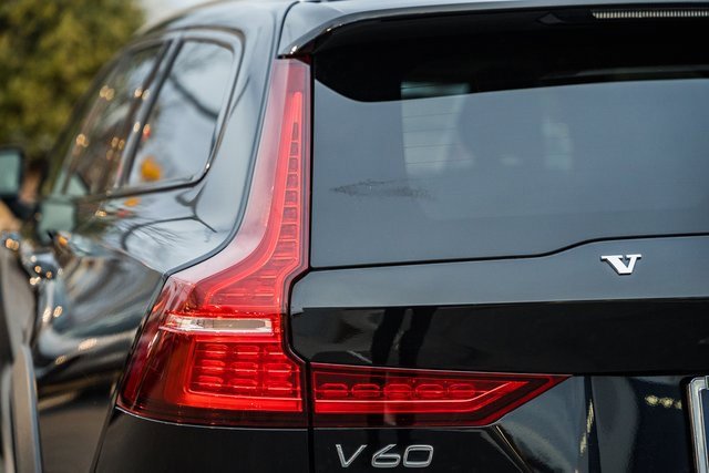 Used 2023 Volvo V60 B5 Cross Country Plus image 7