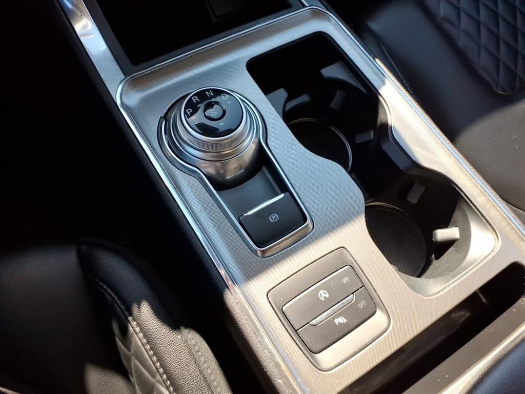 Used 2024 Ford Edge Titanium image 24