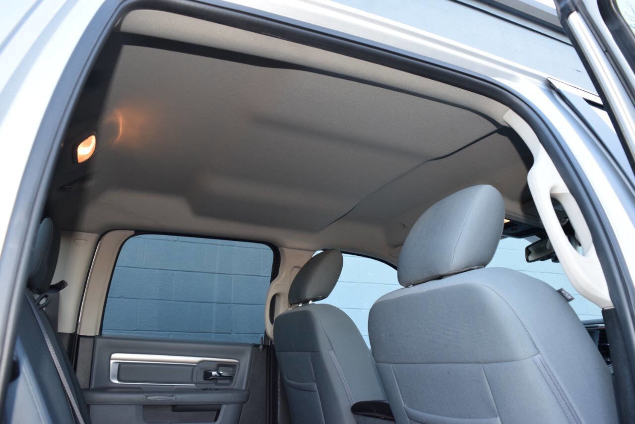 Used 2019 RAM 1500 Classic SLT w/ Luxury Group image 53