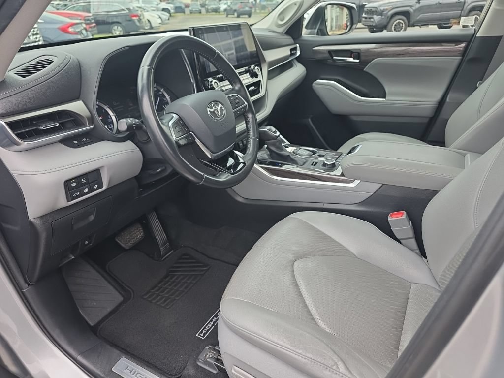 Used 2020 Toyota Highlander Limited AWD/4WD image 11