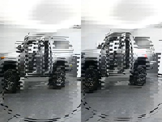 Used 2021 Toyota Tacoma TRD Off-Road w/ Technology Package image 43