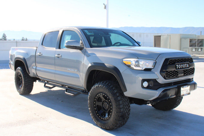 Used 2020 Toyota Tacoma TRD Off-Road image 2