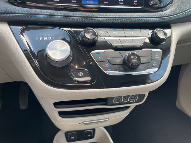 Used 2021 Chrysler Pacifica Touring-L FWD image 35