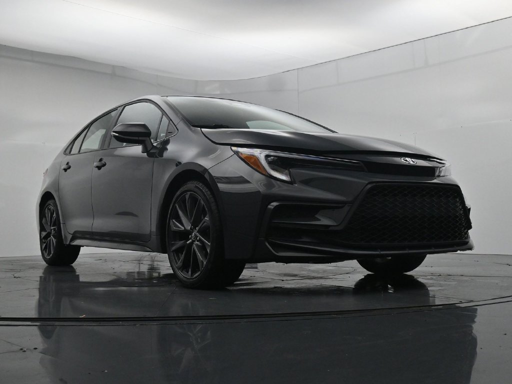Used 2025 Toyota Corolla SE FWD image 32