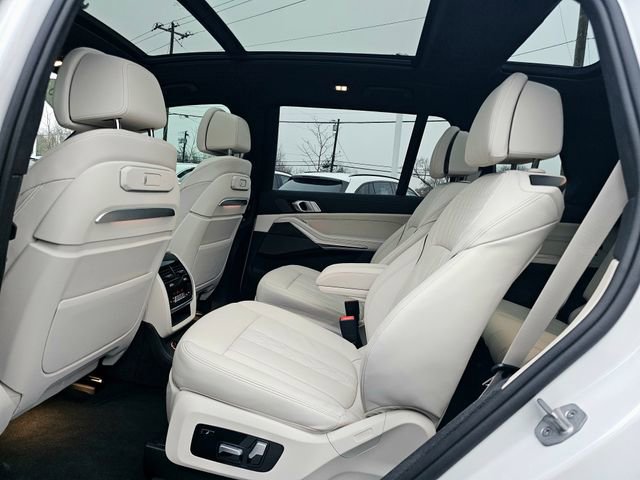Used 2025 BMW X7 M60i image 24