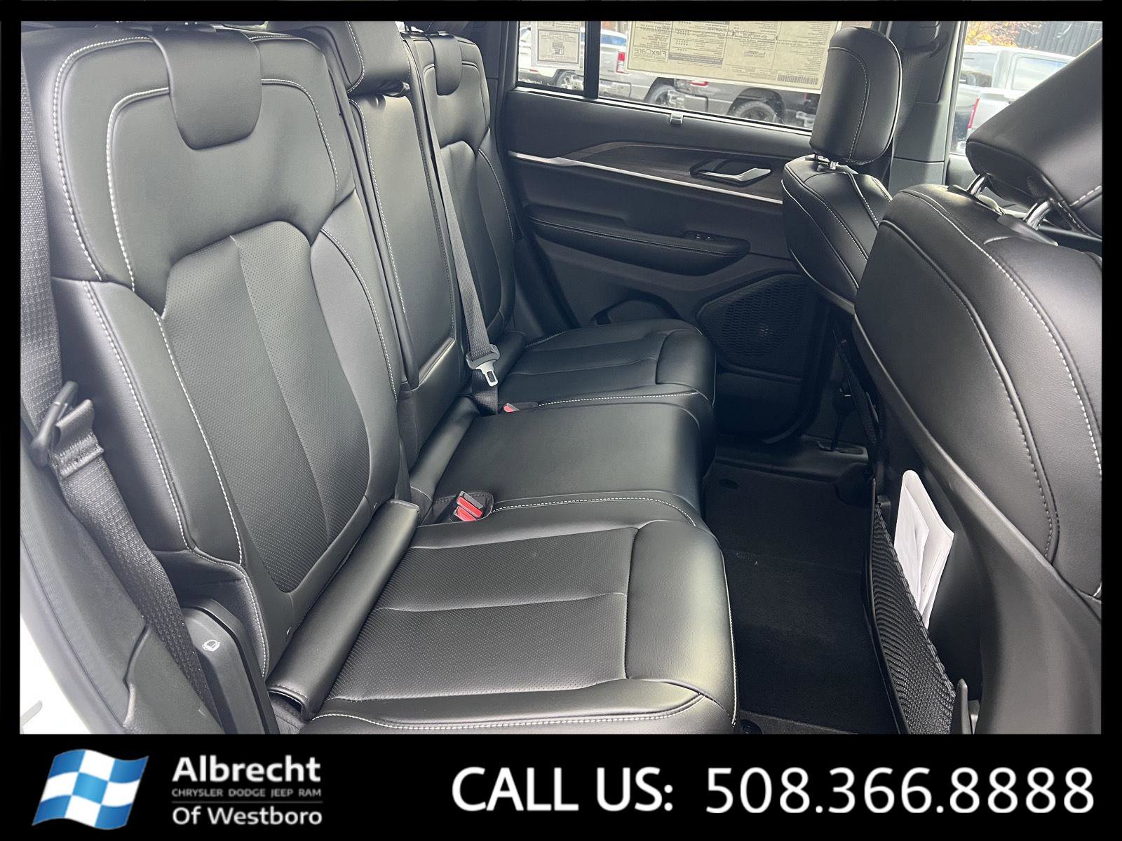 New 2025 Jeep Grand Cherokee Limited w/ Luxury Tech Group II image 14