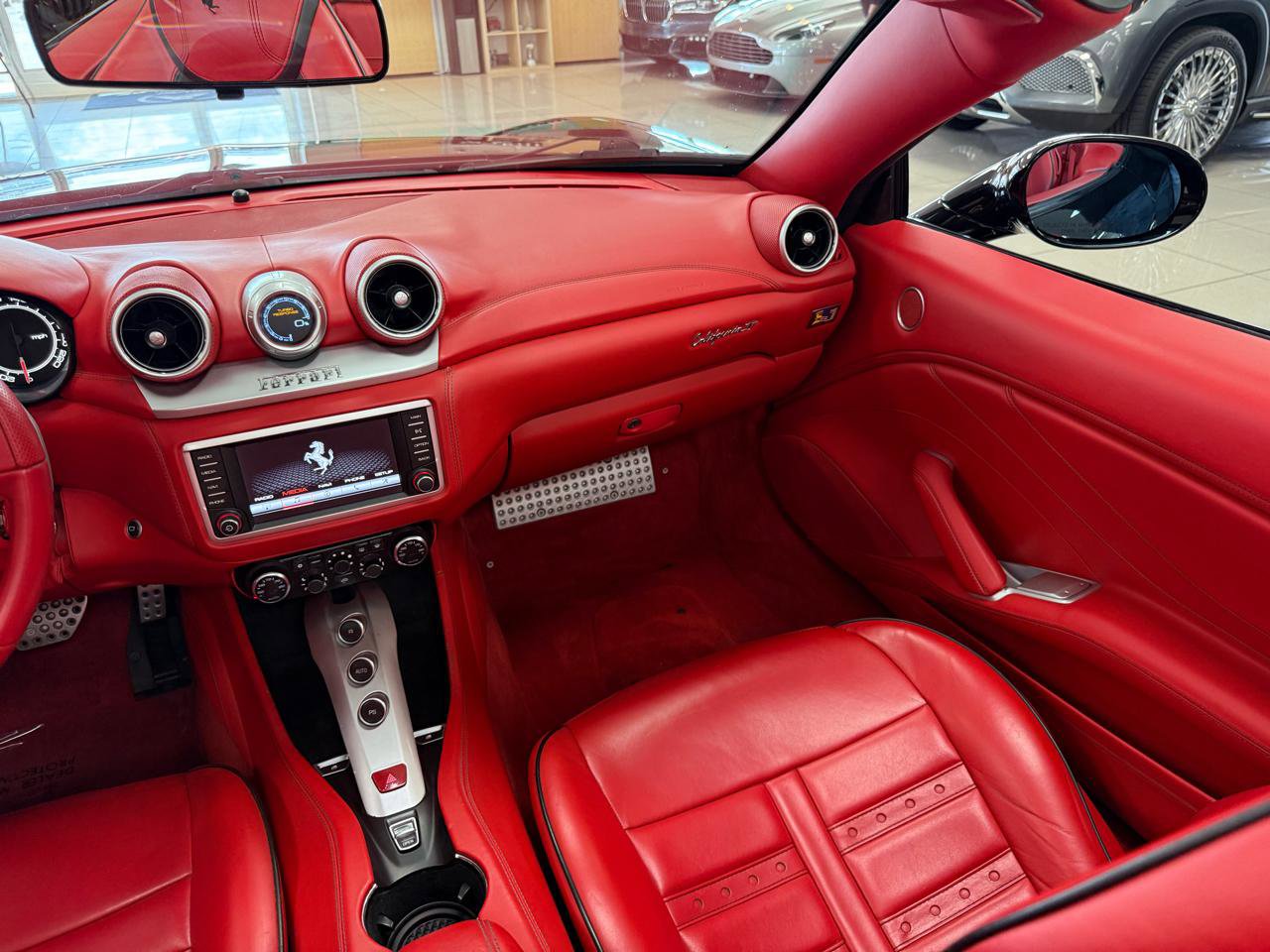 Used 2015 Ferrari California T RWD image 13