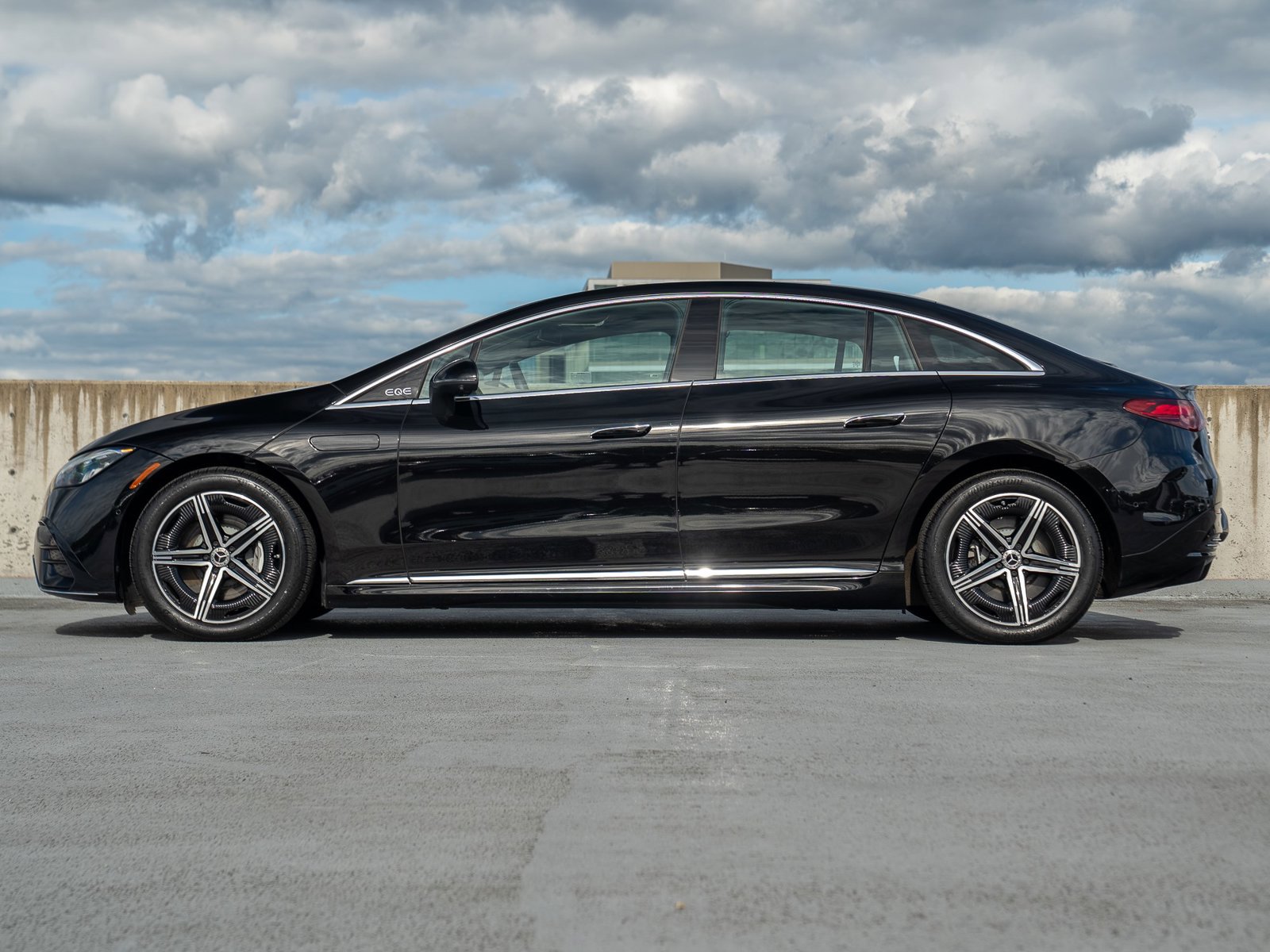 Certified 2023 Mercedes-Benz EQE 500 4MATIC Sedan image 3