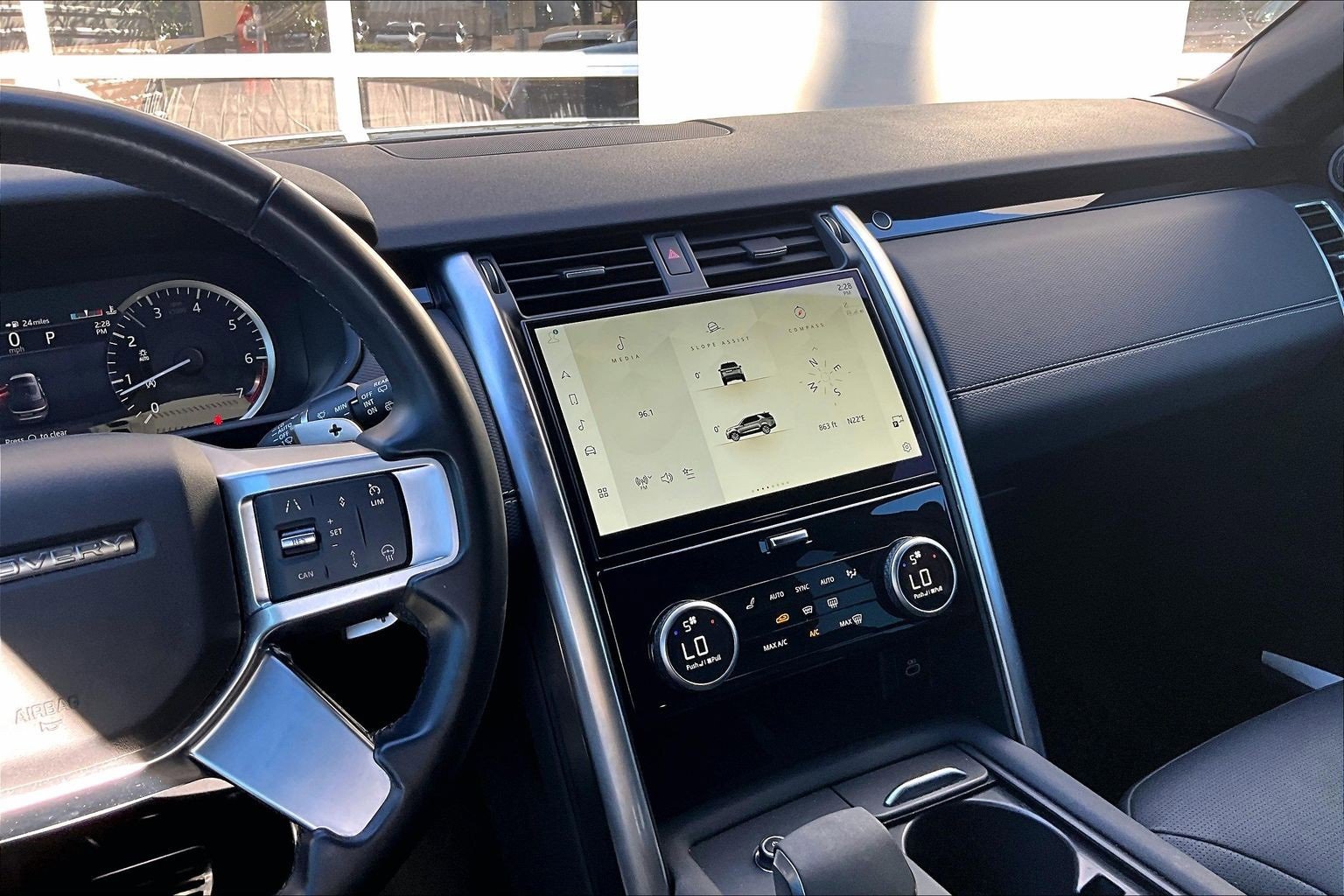 Used 2023 Land Rover Discovery S R-Dynamic image 6