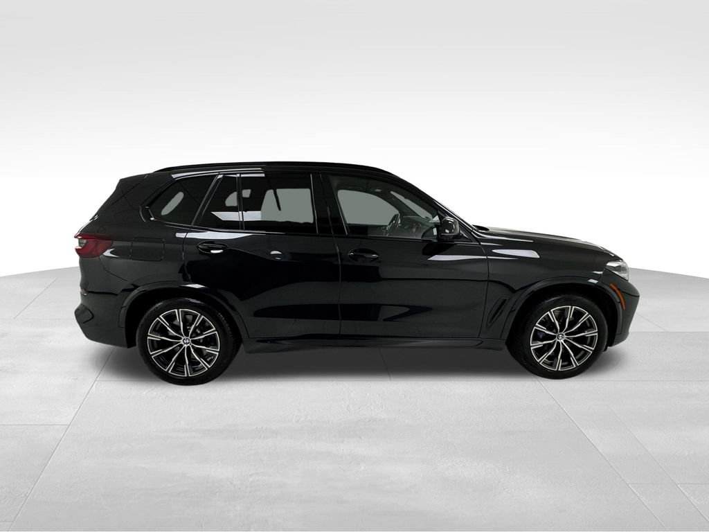 Used 2021 BMW X5 M50i image 8