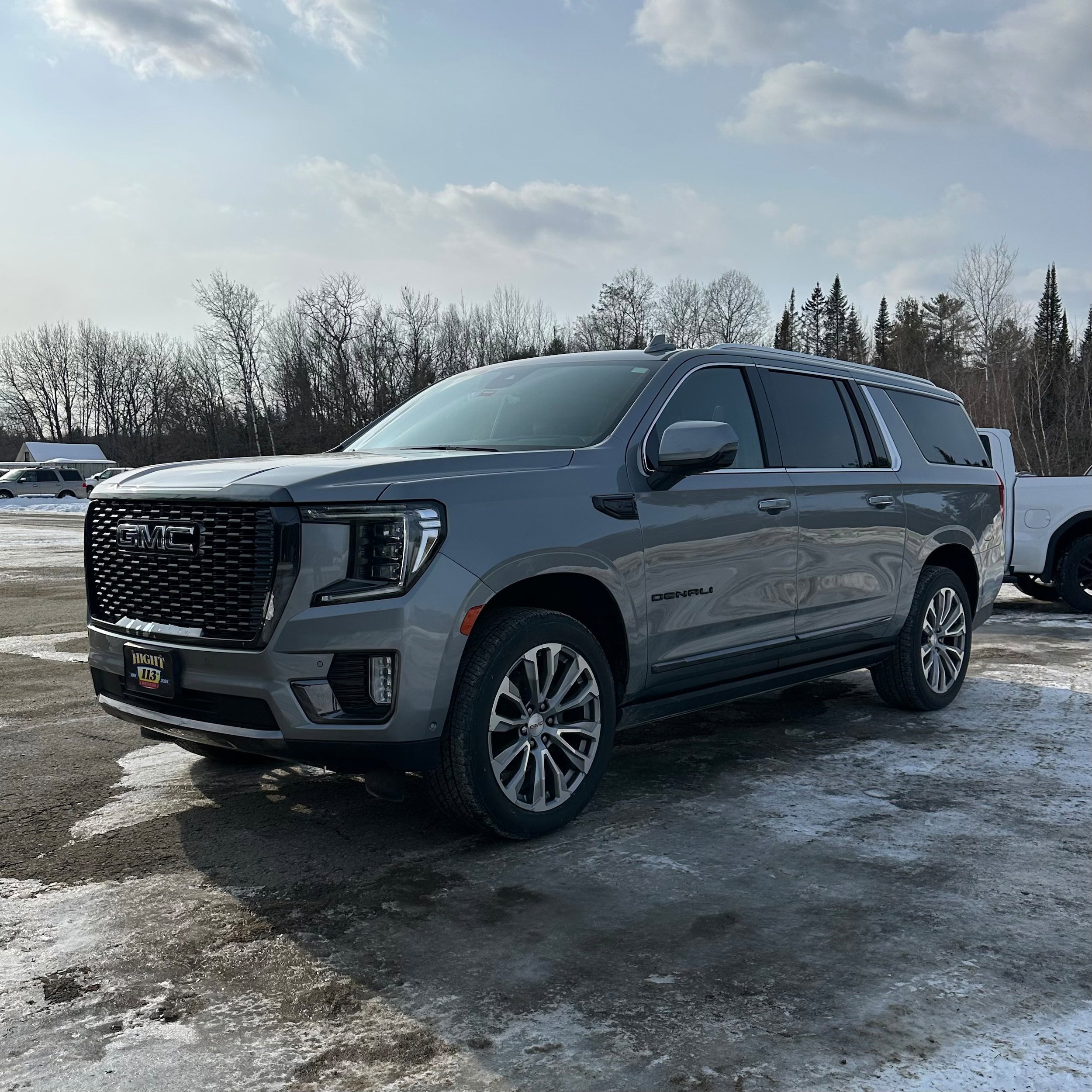 Used 2023 GMC Yukon XL Denali Ultimate AWD/4WD image 7