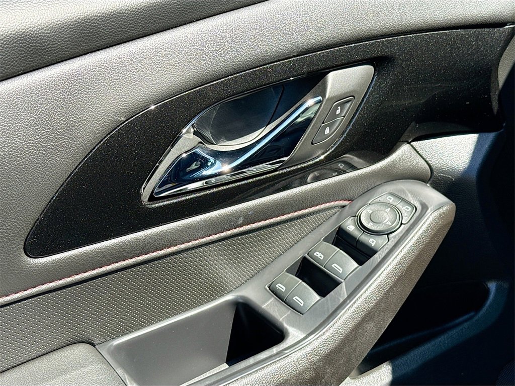 Used 2022 Chevrolet Traverse RS image 18